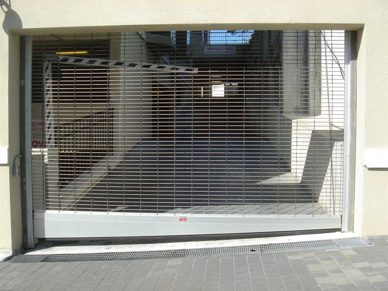 V9 with Sloping Bottom Bar 